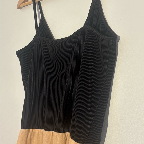 NWT WAYF V Neck Bodysuit - Picture 6 of 10